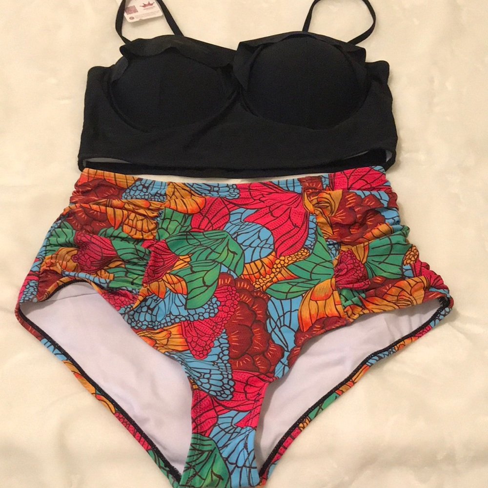 🆕 High waisted bikini.